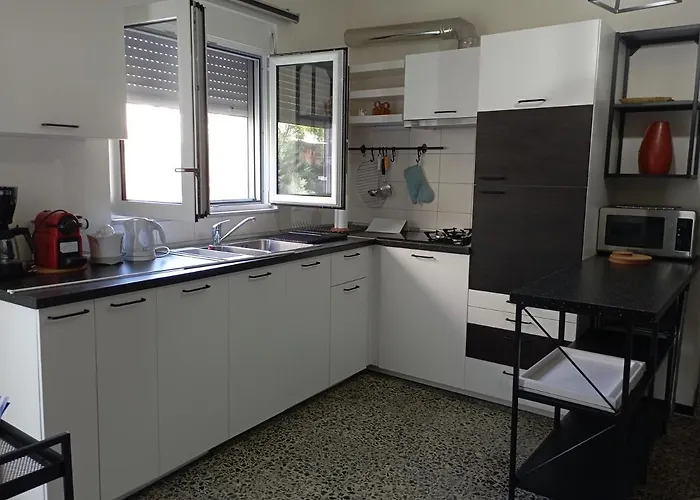 Mary's In Paradissi Apartament